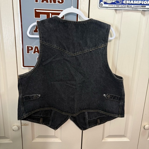 Universal Thread Black Denim Vest - Picture 2 of 6